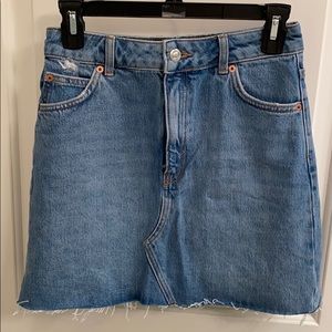Topshop Size US 4 Frayed Hem Denim Mini Skirt